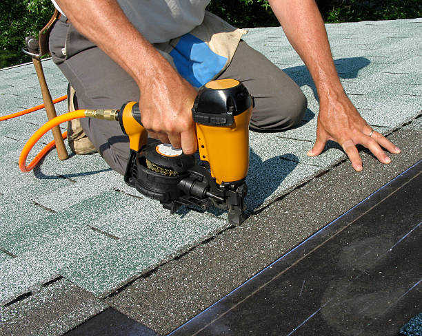 Best Roof Gutter Cleaning  in Eagle Point, OR